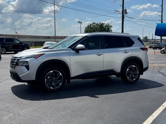 Used 2025 Nissan Rogue SV w/ SV Premium Package AWD/4WD image 3
