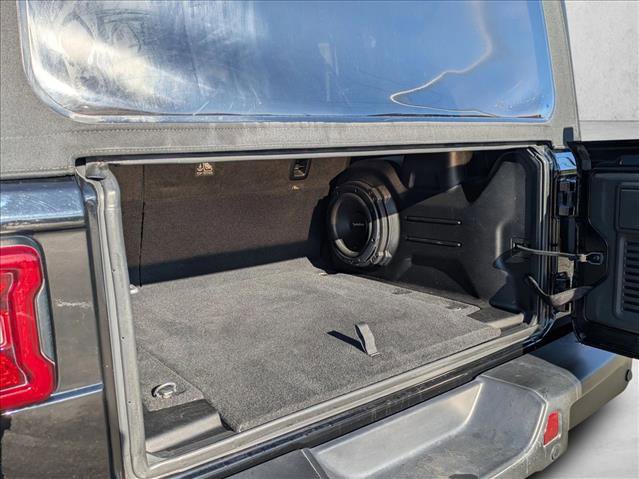 Used 2018 Jeep Wrangler Unlimited Rubicon image 16