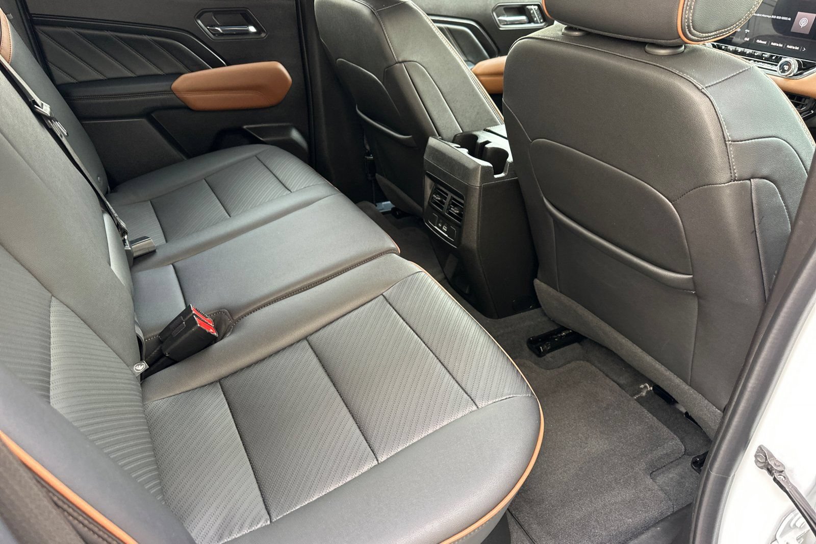 Certified 2023 GMC Canyon AT4 w/ AT4 Premium Package AWD/4WD image 18