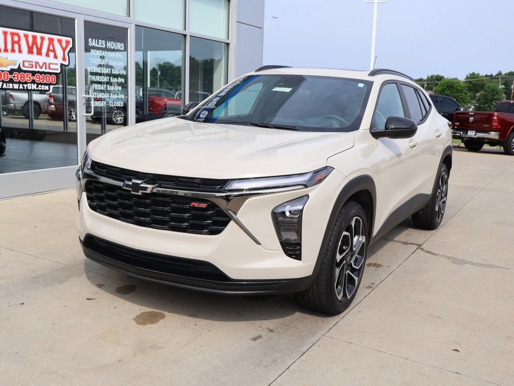 Certified 2026 Chevrolet Trax RS w/ Sunroof Package FWD image 6