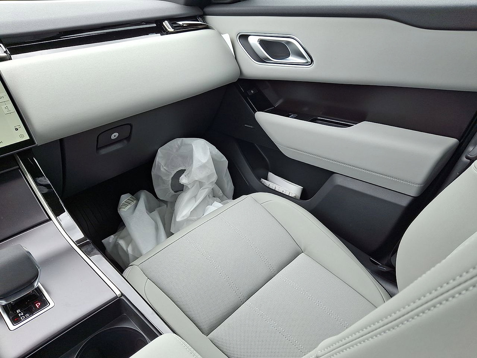 Certified 2026 Land Rover Range Rover Velar Dynamic SE image 11