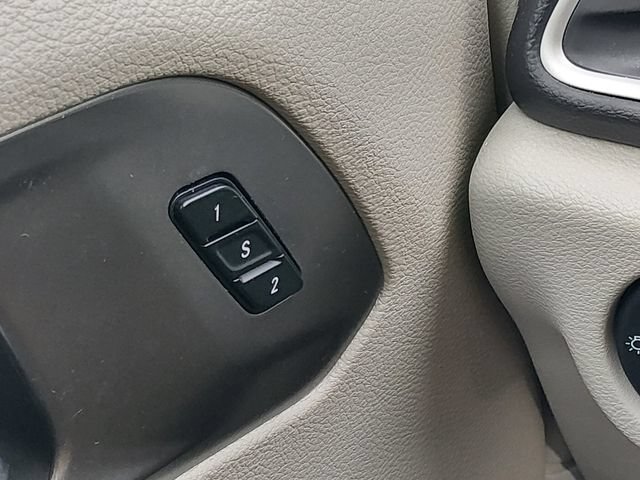Used 2023 Chrysler Pacifica Touring-L FWD image 25