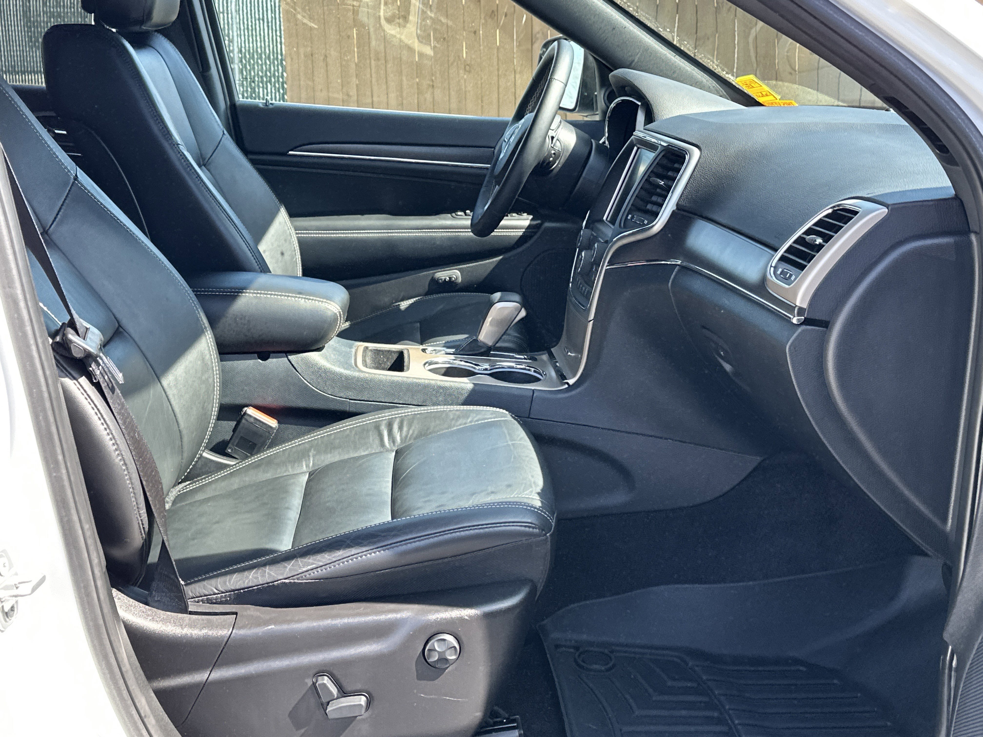 Used 2017 Jeep Grand Cherokee Limited image 12