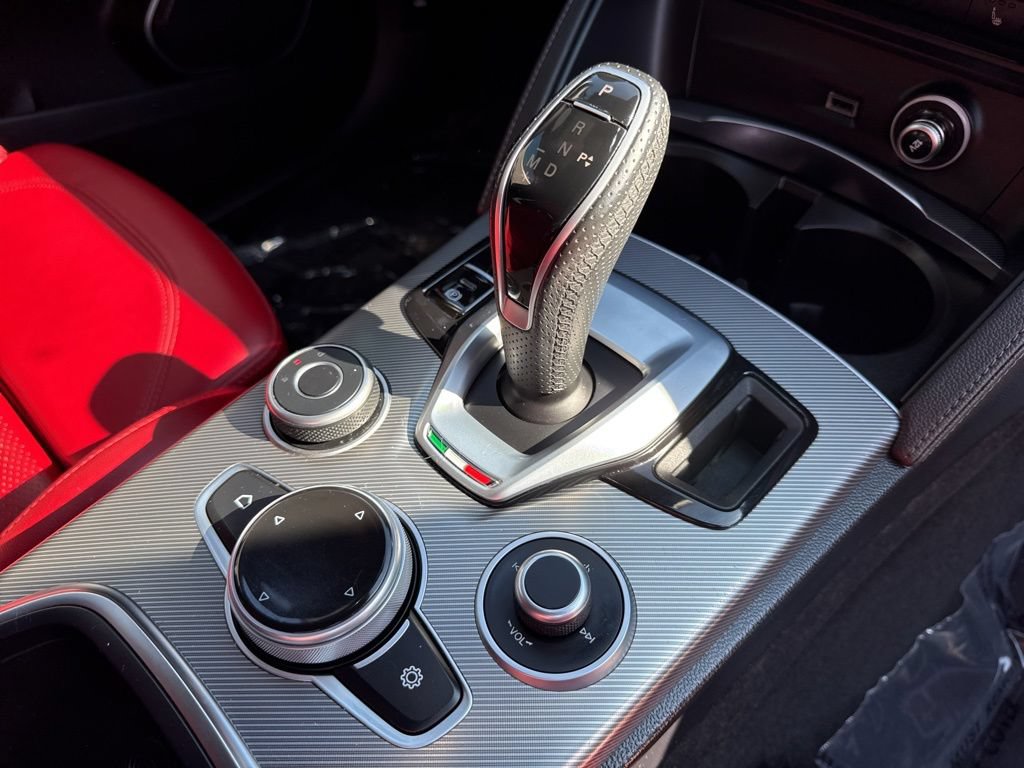 Used 2022 Alfa Romeo Stelvio Veloce AWD/4WD image 35