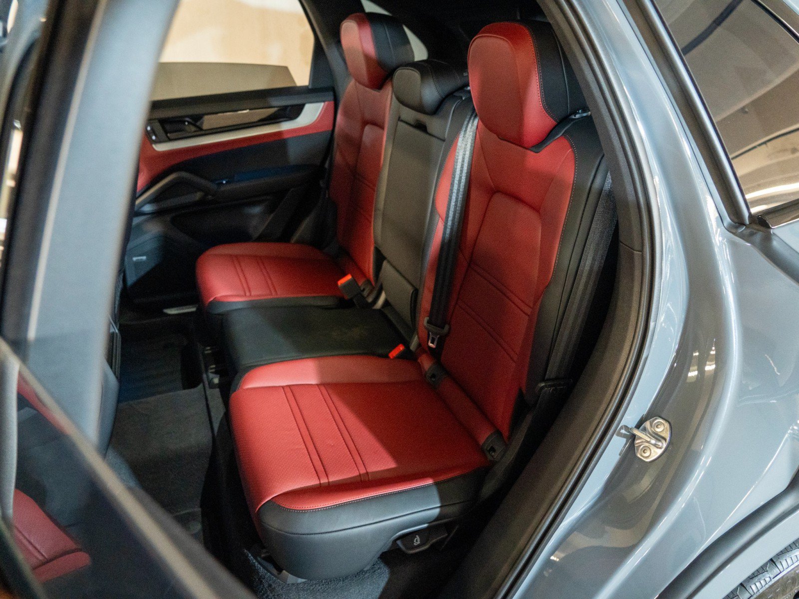 Certified 2026 Porsche Cayenne S AWD/4WD image 22