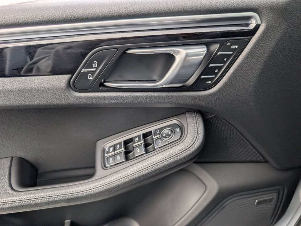 Used 2024 Porsche Macan AWD/4WD image 20