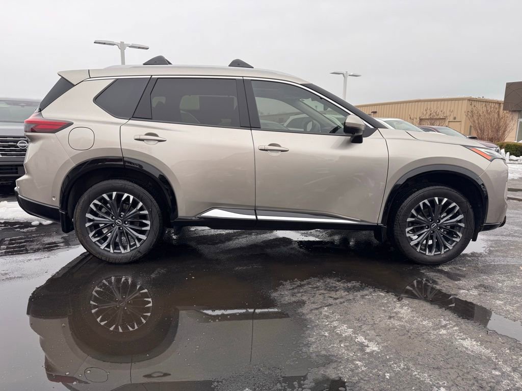 Used 2026 Nissan Rogue Platinum w/ Platinum Premium Package image 6