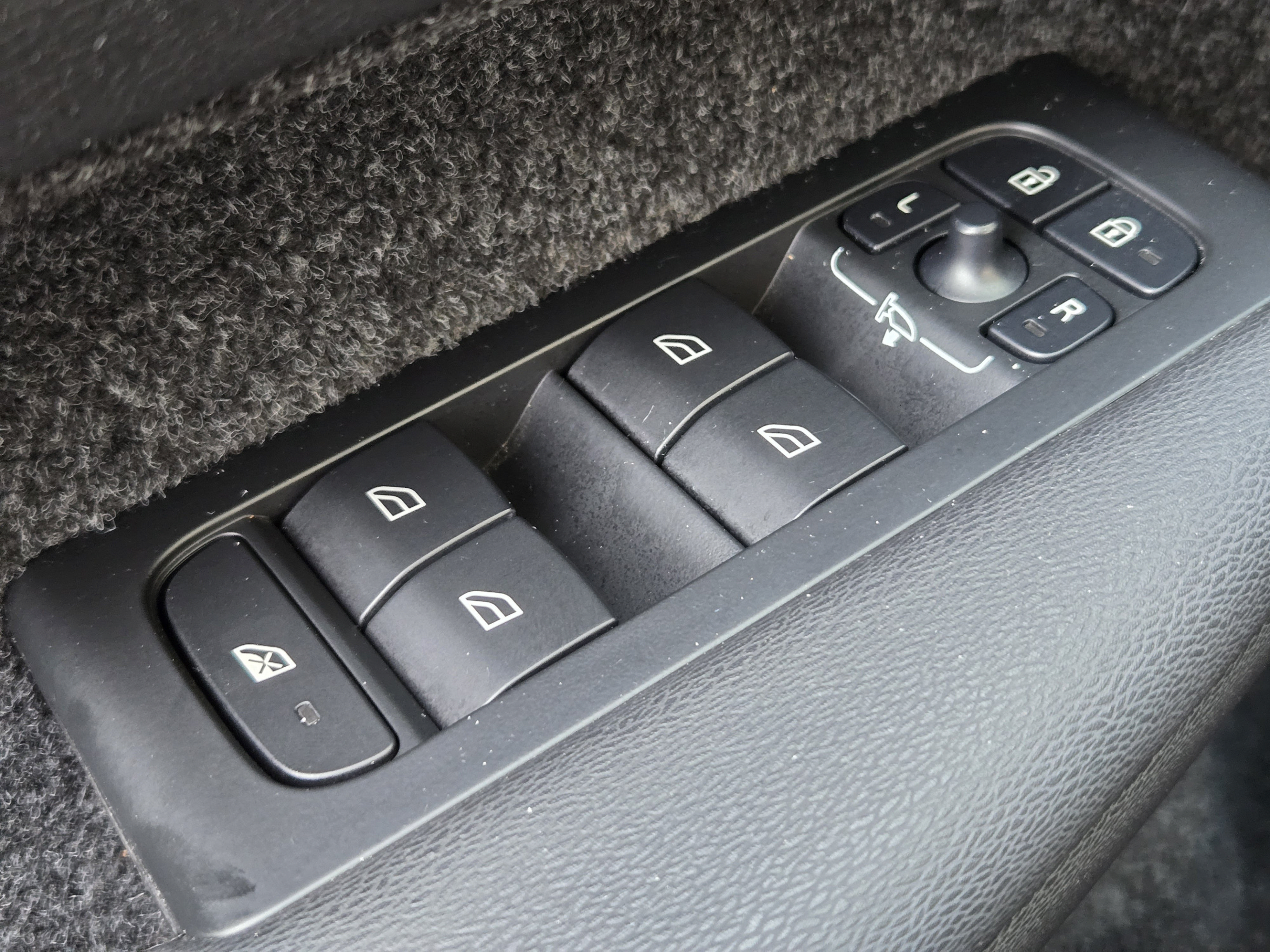 Used 2023 Volvo XC40 B4 Plus w/ Protection Package Premier FWD image 23