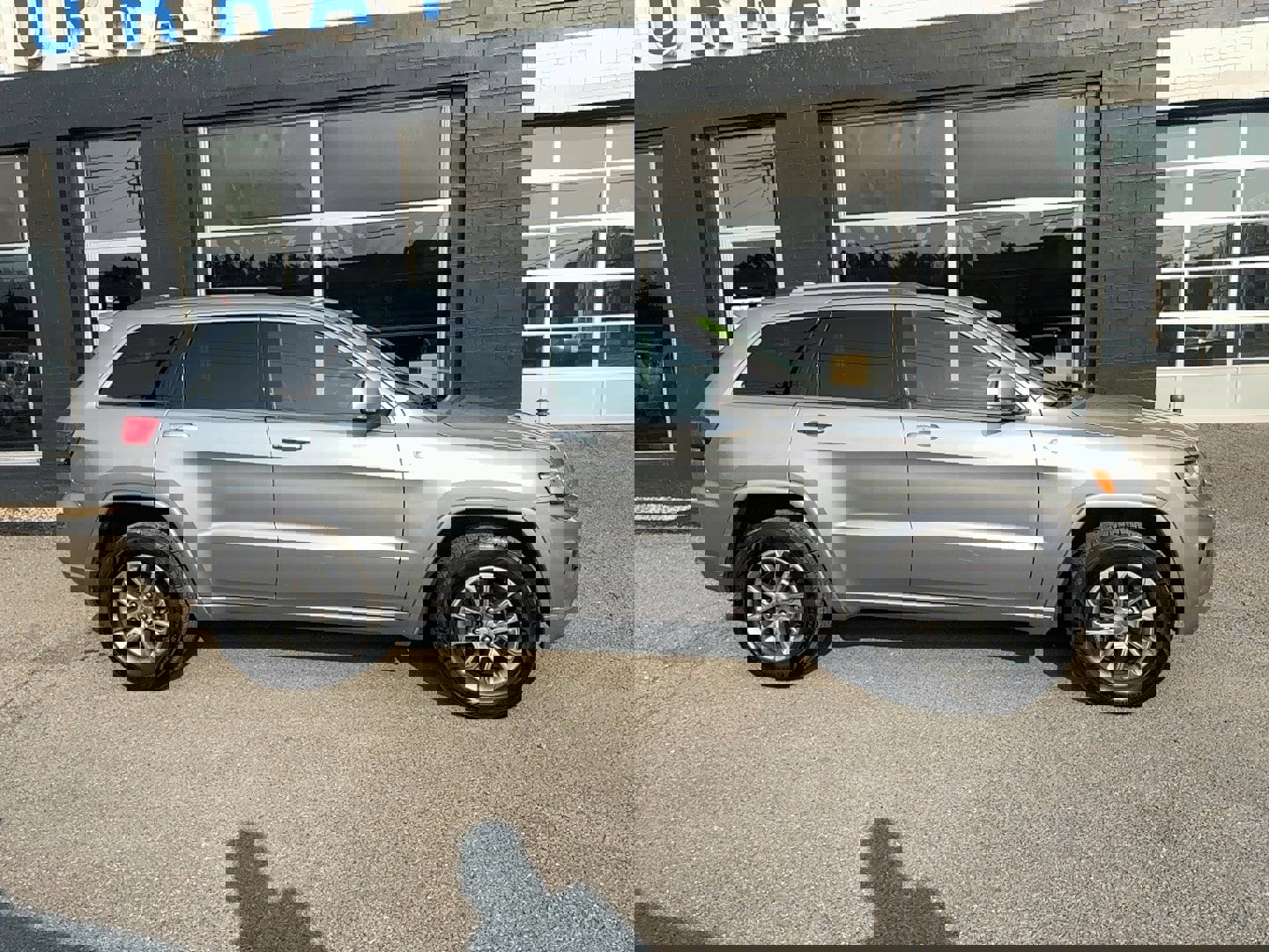 Used 2015 Jeep Grand Cherokee Overland image 12