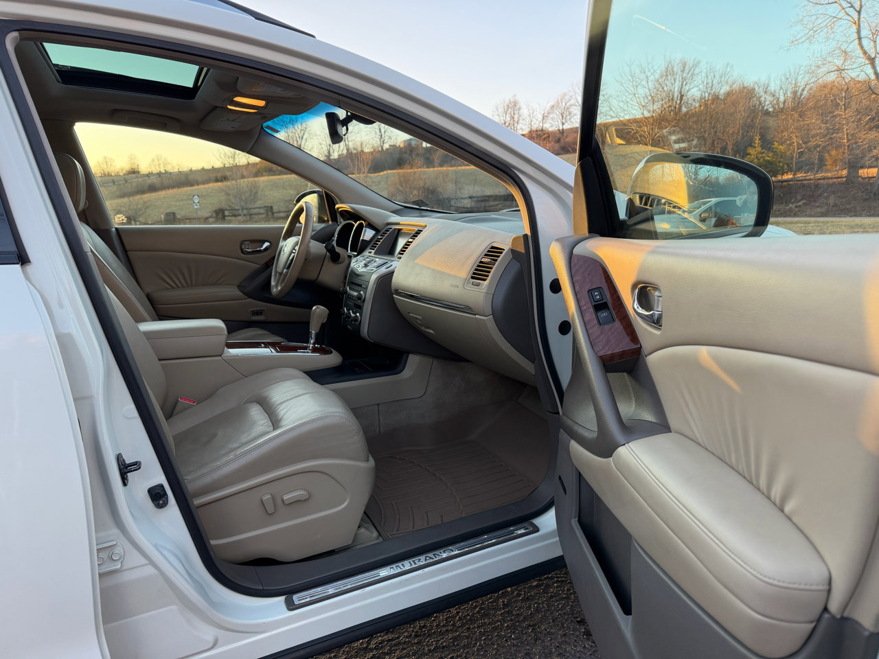 Used 2010 Nissan Murano LE w/ Navigation Pkg image 24