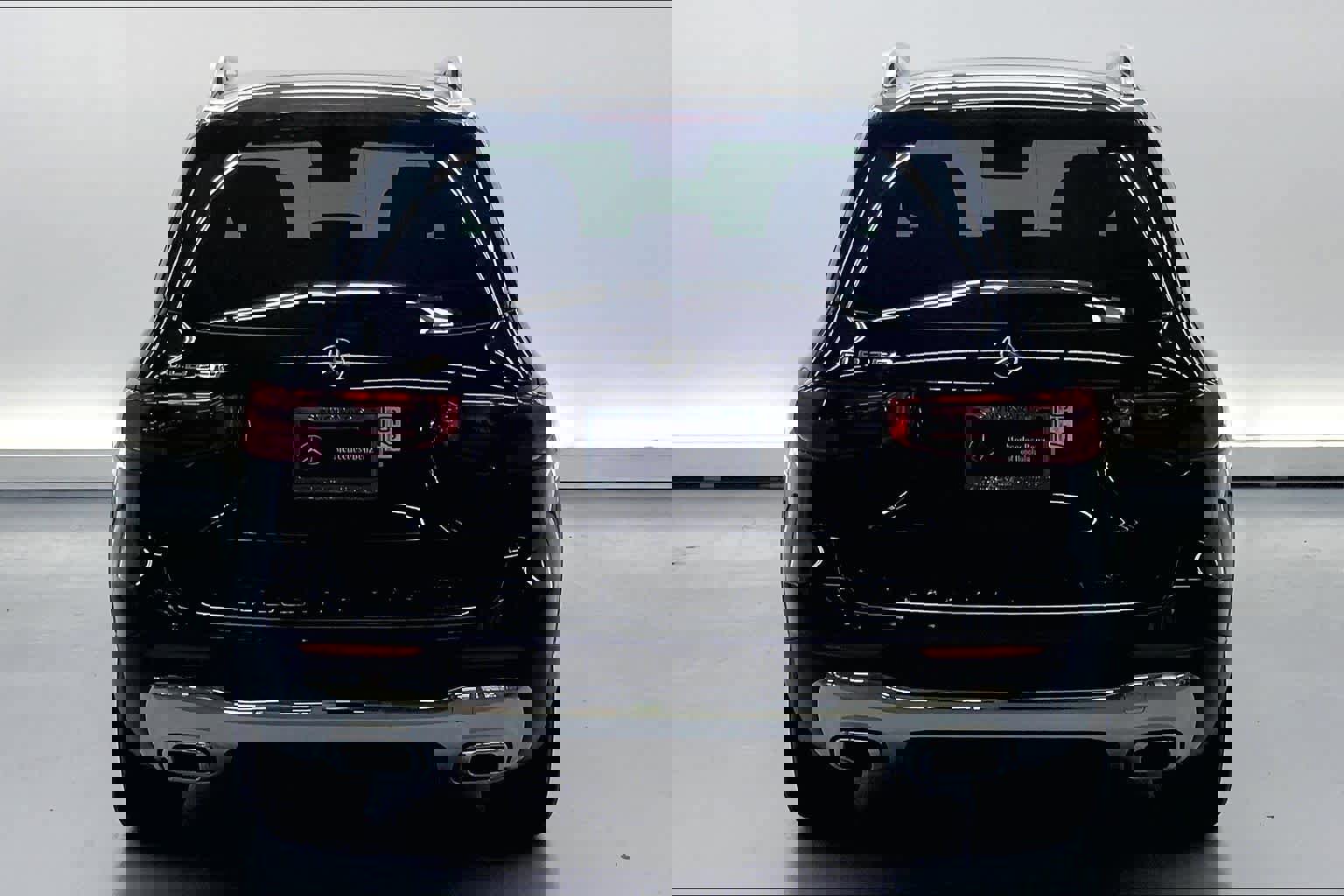 Used 2025 Mercedes-Benz GLB 250 image 4