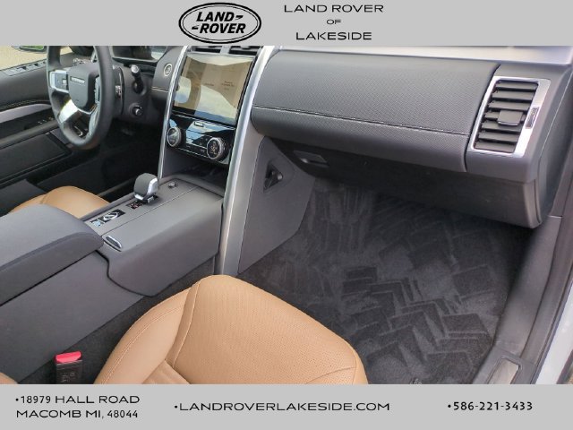 Used 2025 Land Rover Discovery Dynamic SE AWD/4WD image 19