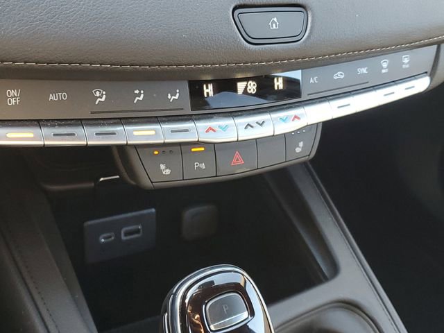 Certified 2023 Cadillac XT4 Luxury w/ Cold Weather Package AWD/4WD image 23