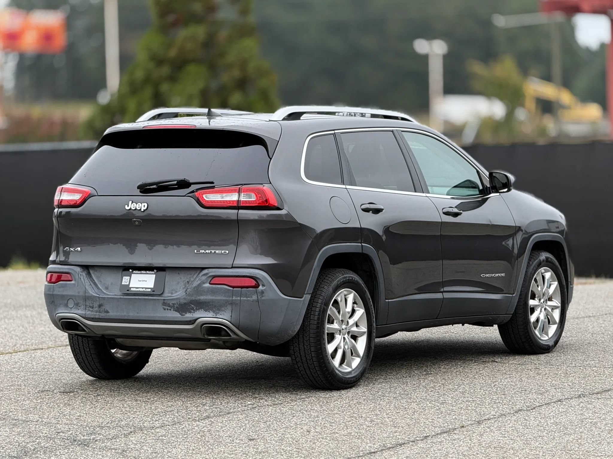 Used 2016 Jeep Cherokee Limited AWD/4WD image 9