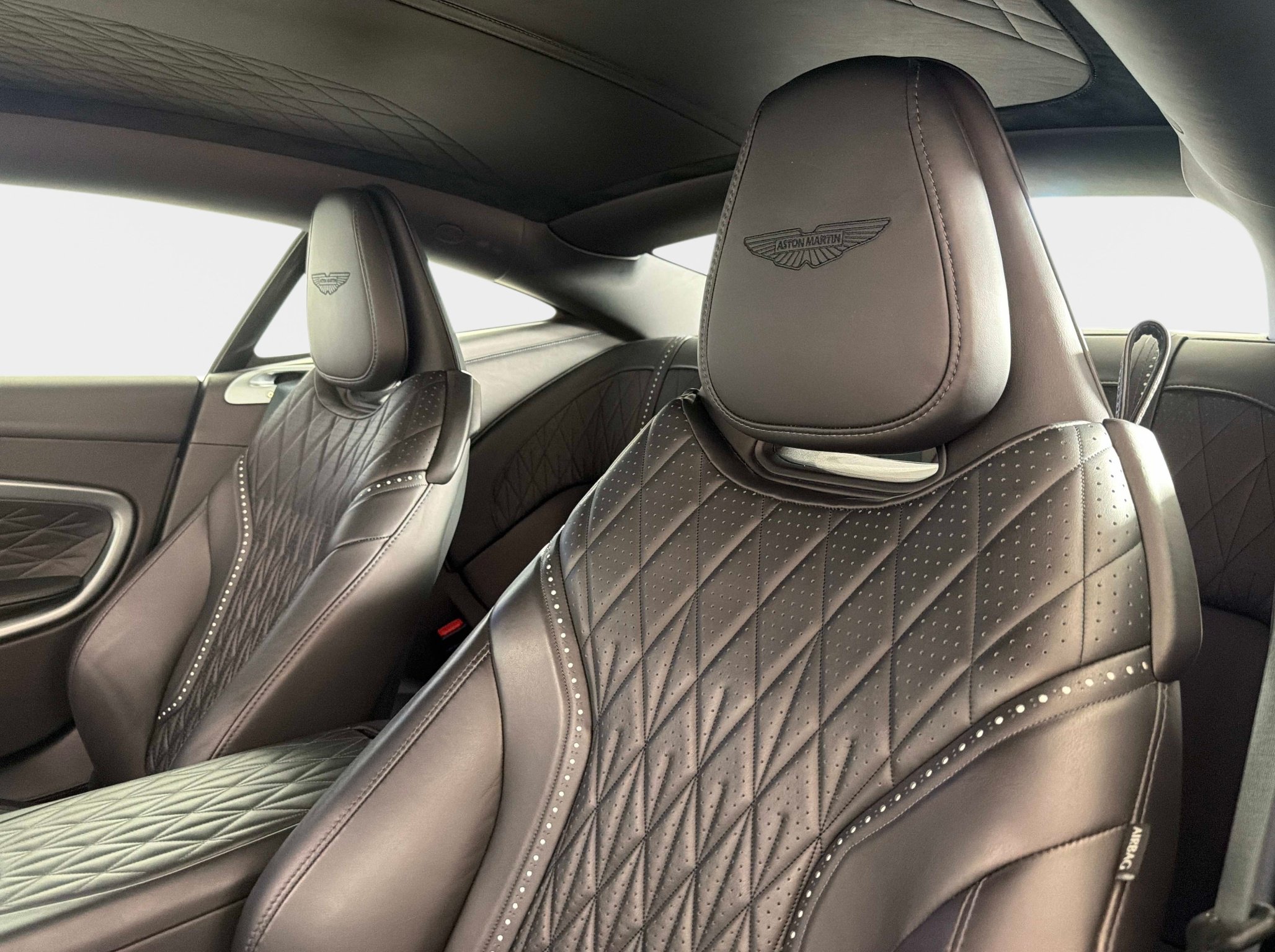 Used 2024 Aston Martin DB12 Coupe RWD image 33