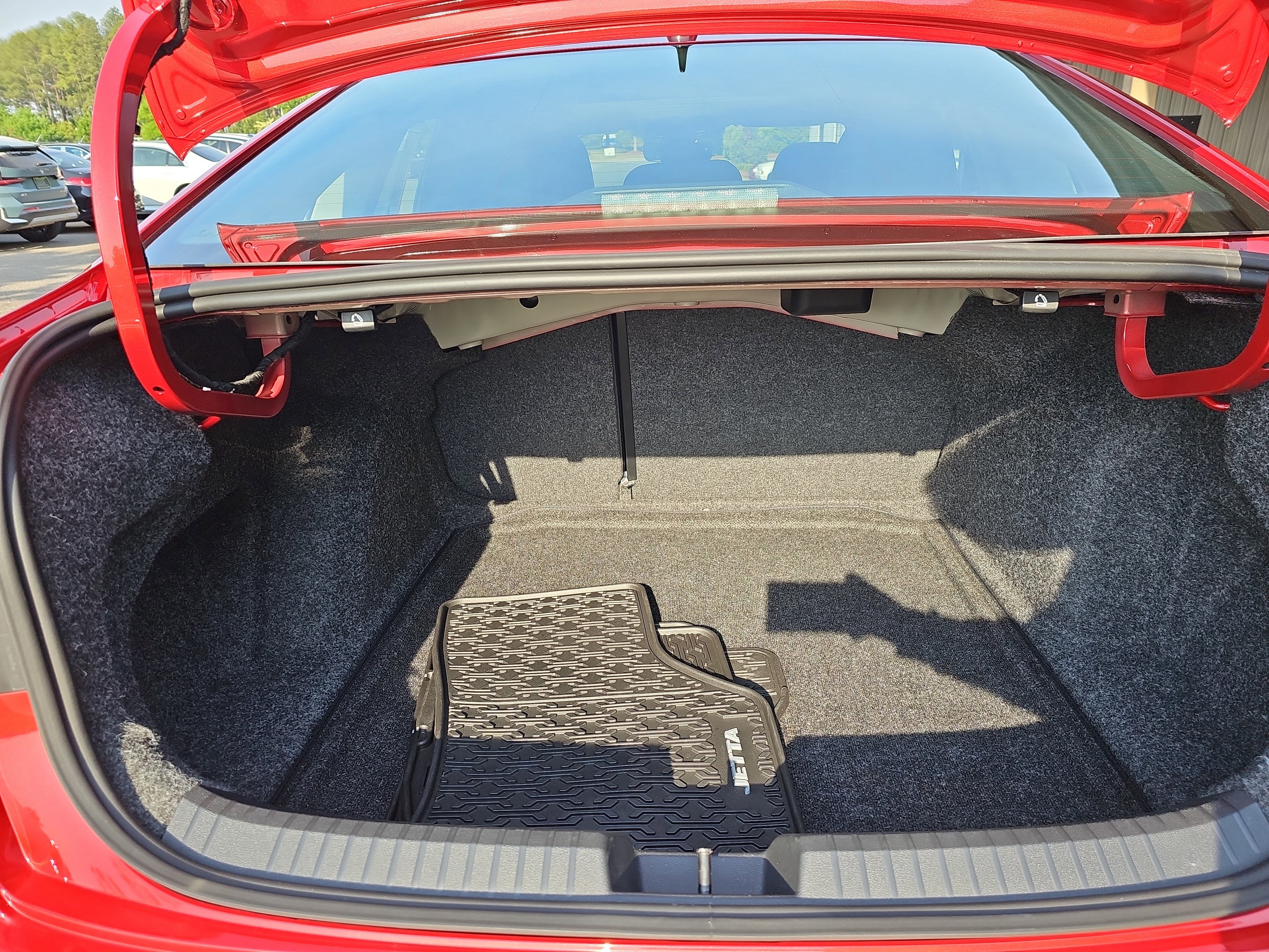 Used 2025 Volkswagen Jetta SE w/ Sunroof Package FWD image 13