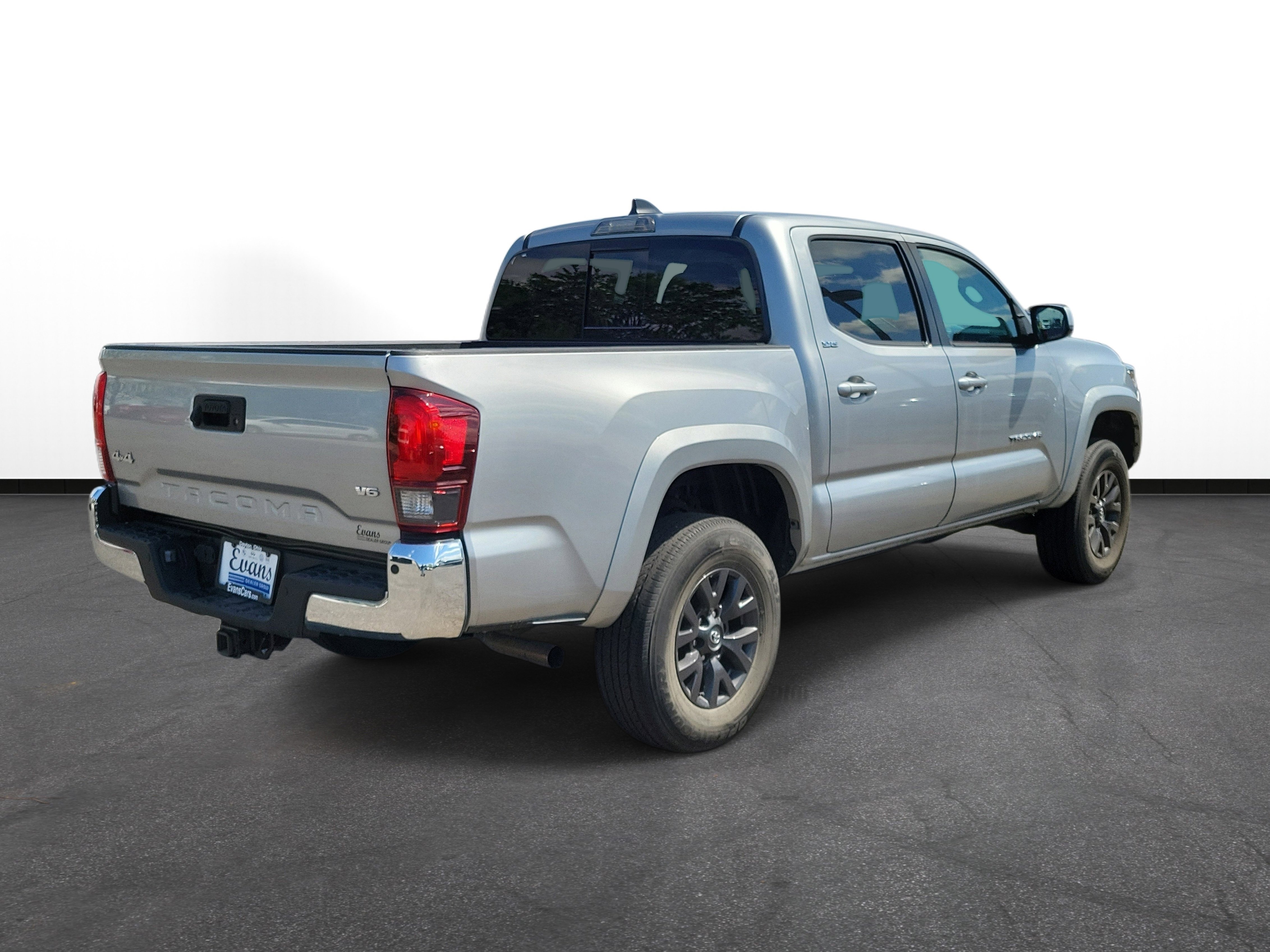 Used 2022 Toyota Tacoma SR5 AWD/4WD image 4