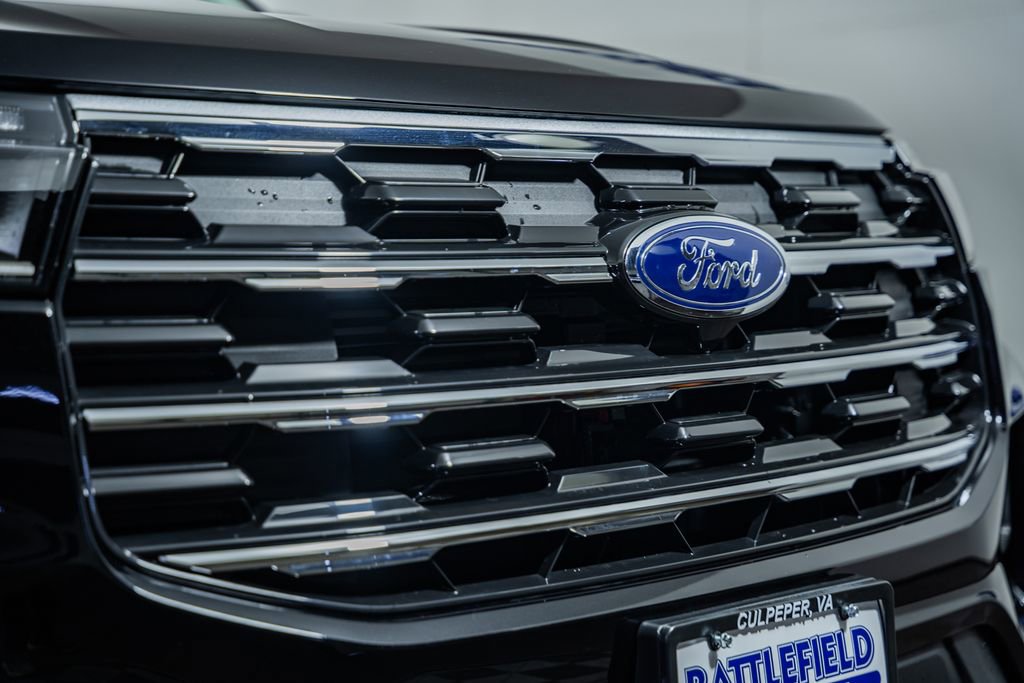 New 2026 Ford Explorer Active RWD image 13