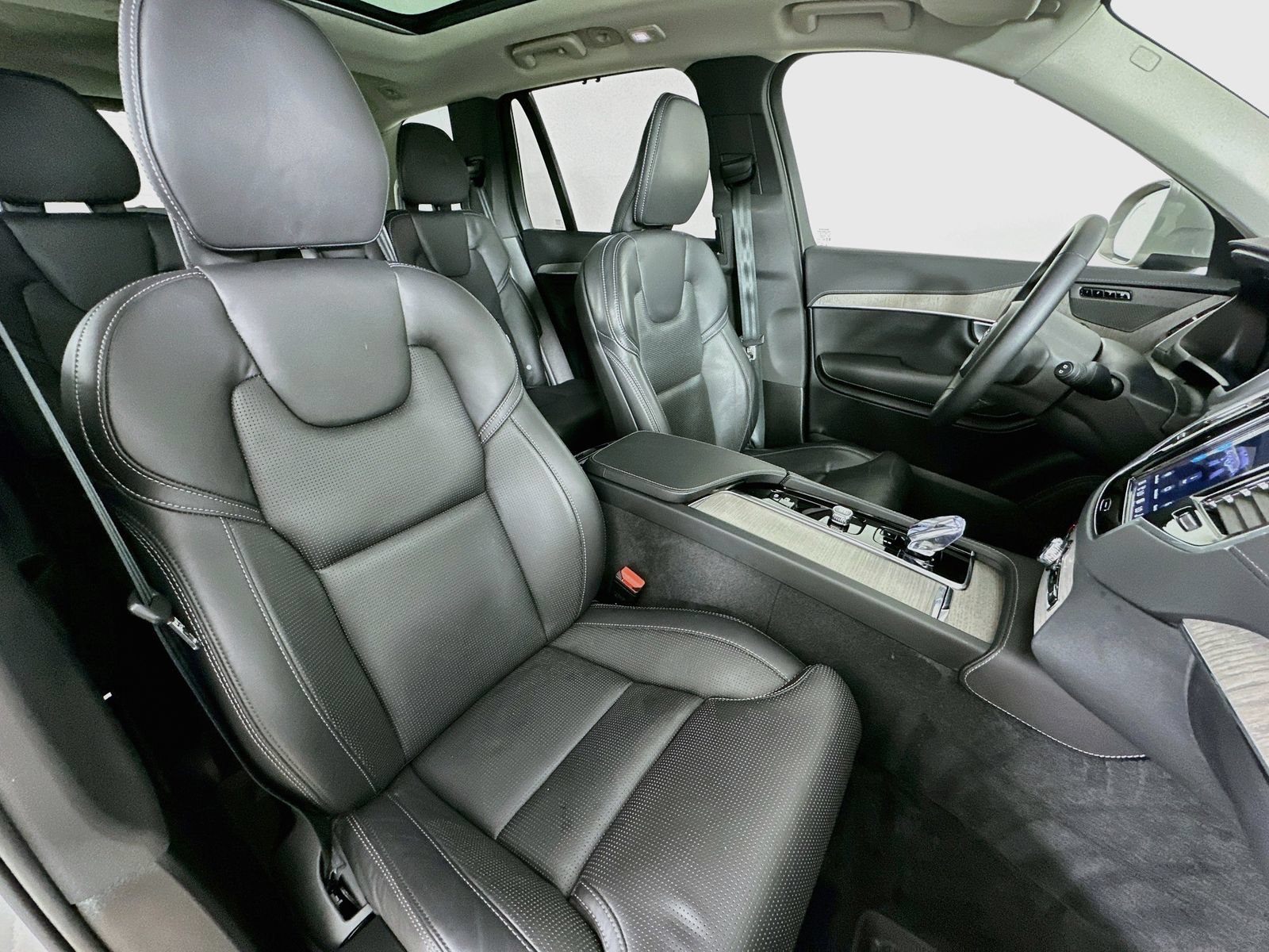 Used 2024 Volvo XC90 B6 Ultimate w/ Protection Package Premier AWD/4WD image 47