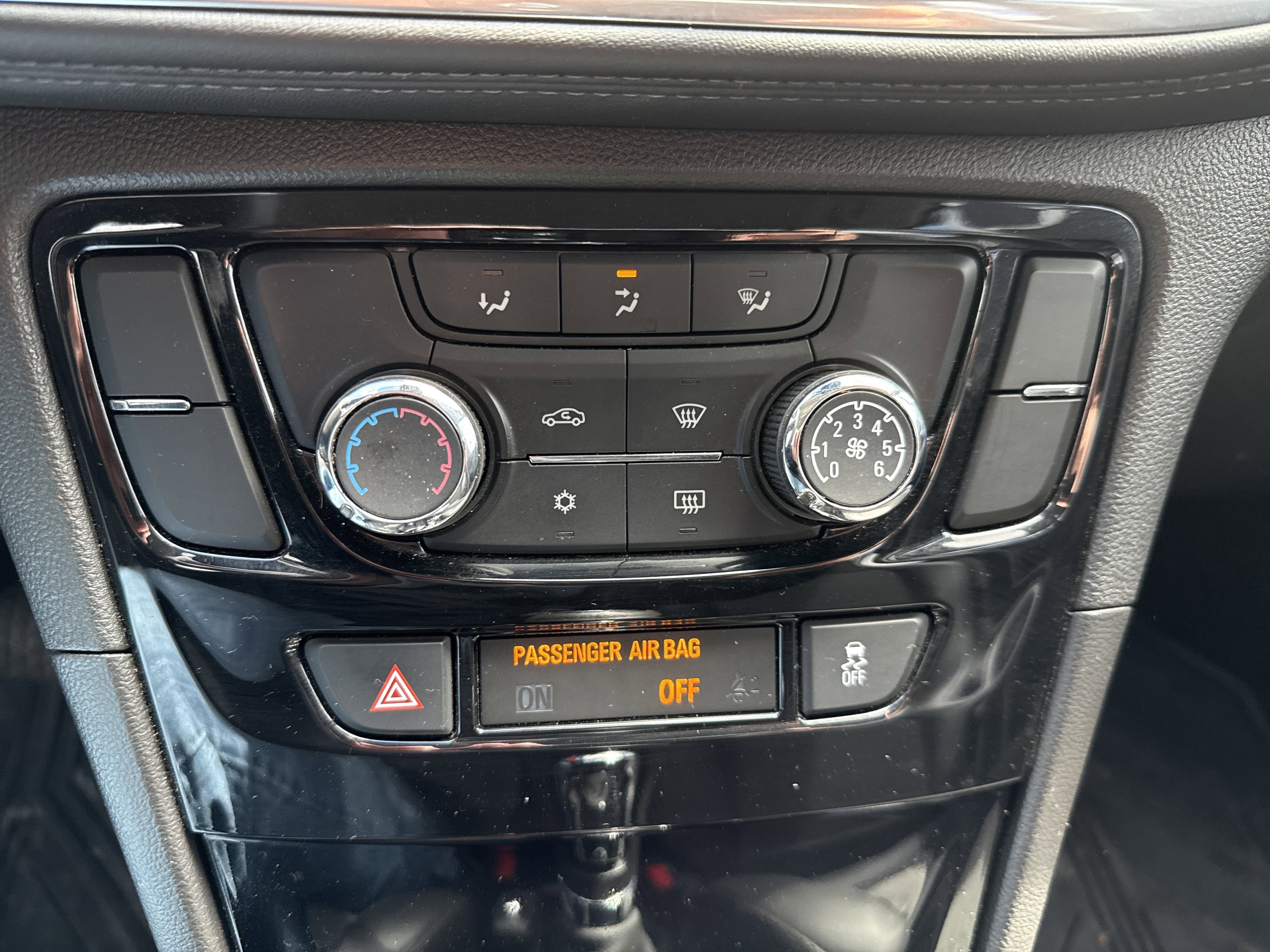 Used 2022 Buick Encore Preferred w/ Safety Package image 20