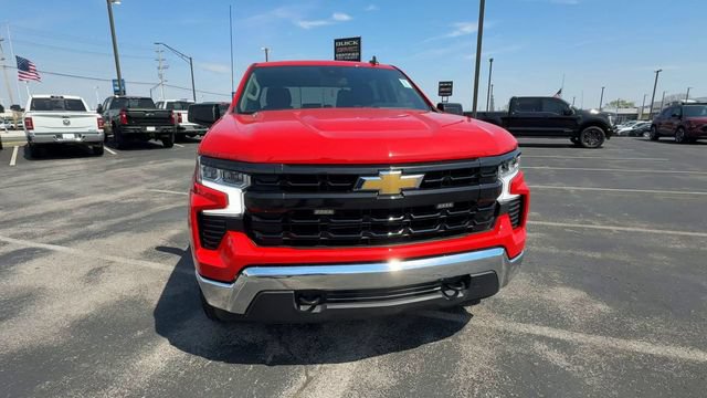 Used 2025 Chevrolet Silverado 1500 LT AWD/4WD image 3