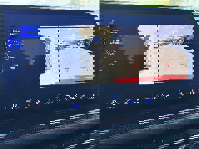 Used 2025 Chevrolet Traverse Z71 w/ Driver Confidence Package image 24