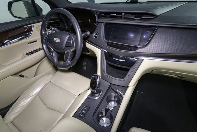 Used 2017 Cadillac XT5 Luxury w/ Driver Awareness Package image 18