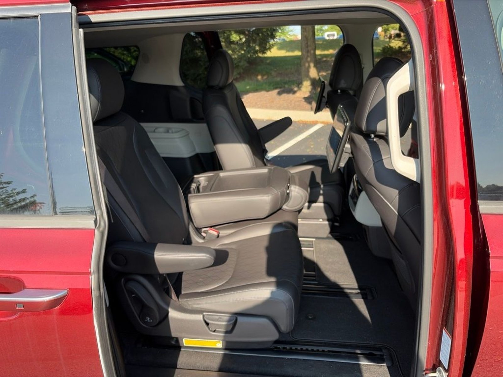 Used 2022 Kia Carnival SX FWD image 17
