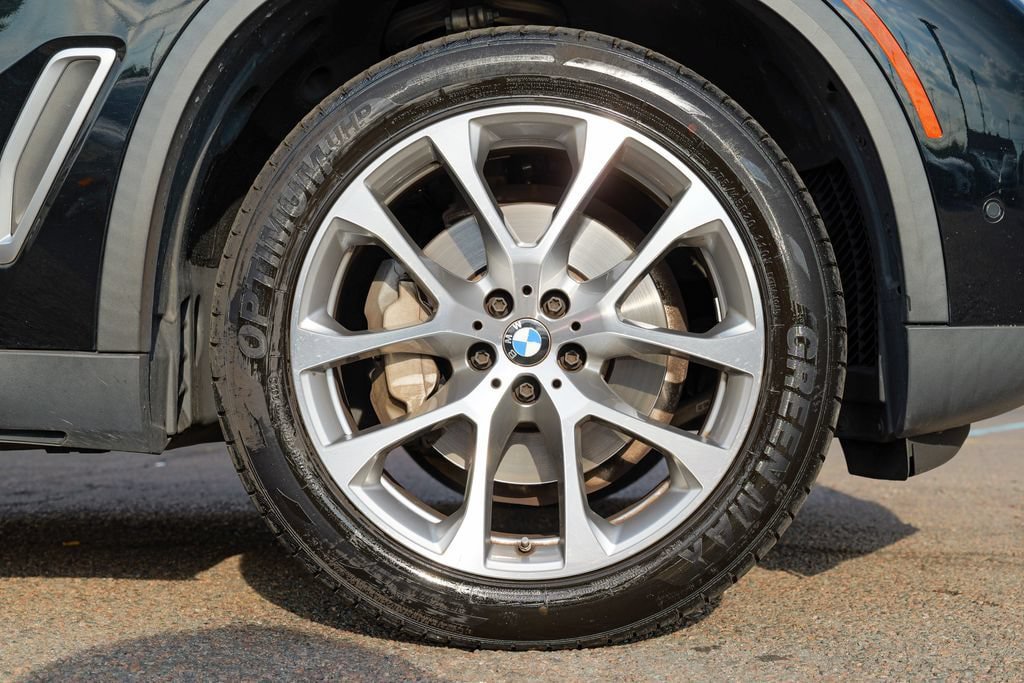 Used 2021 BMW X5 xDrive40i w/ Convenience Package AWD/4WD image 13