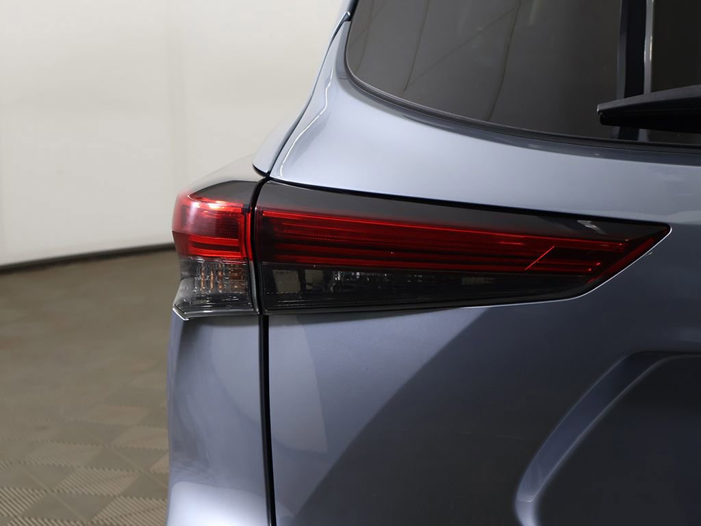 Used 2021 Toyota Highlander XLE image 17