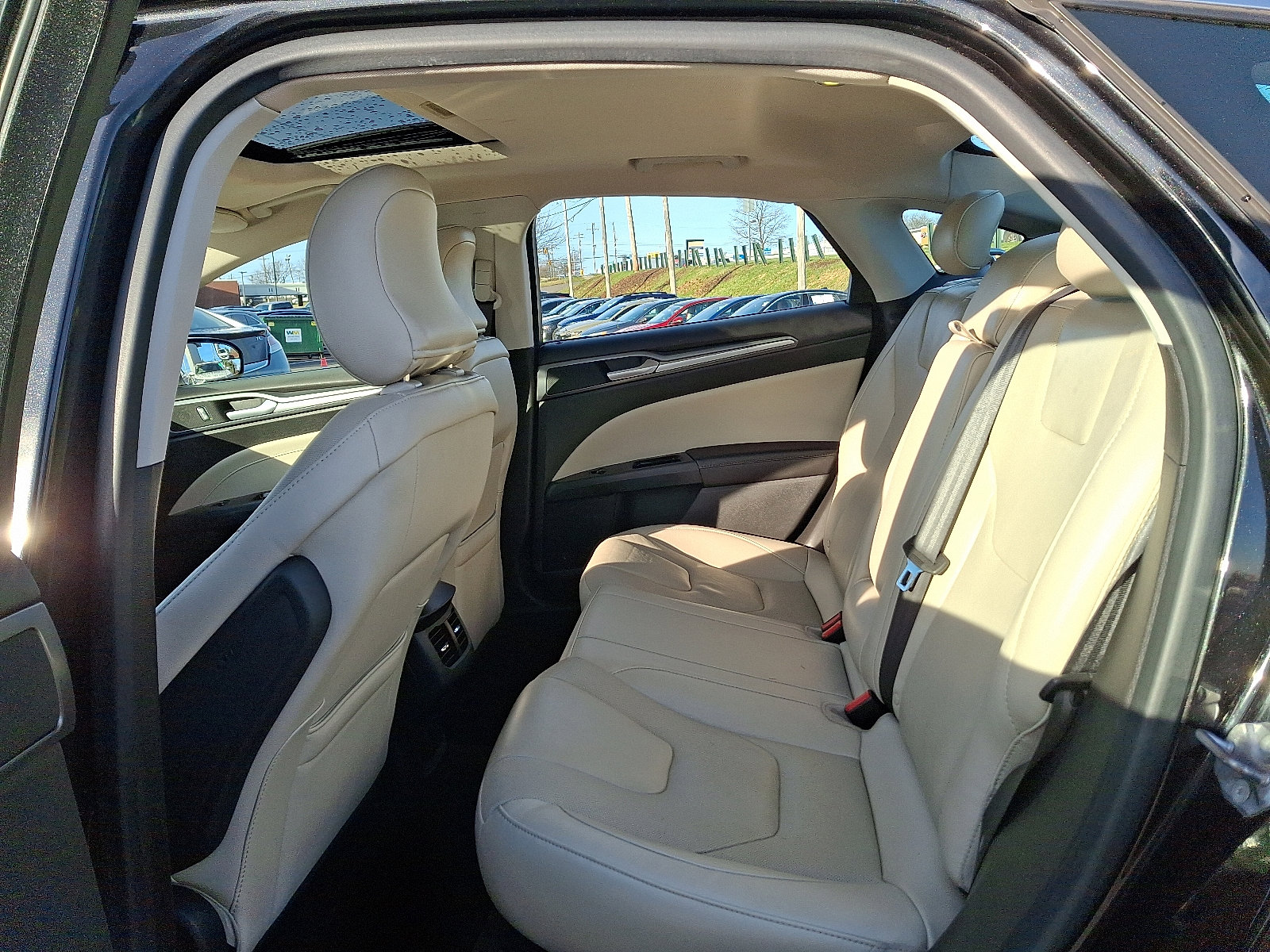 Used 2015 Ford Fusion Titanium image 9