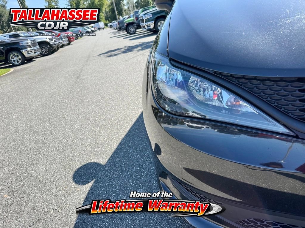 Used 2023 Chrysler Voyager LX FWD image 11