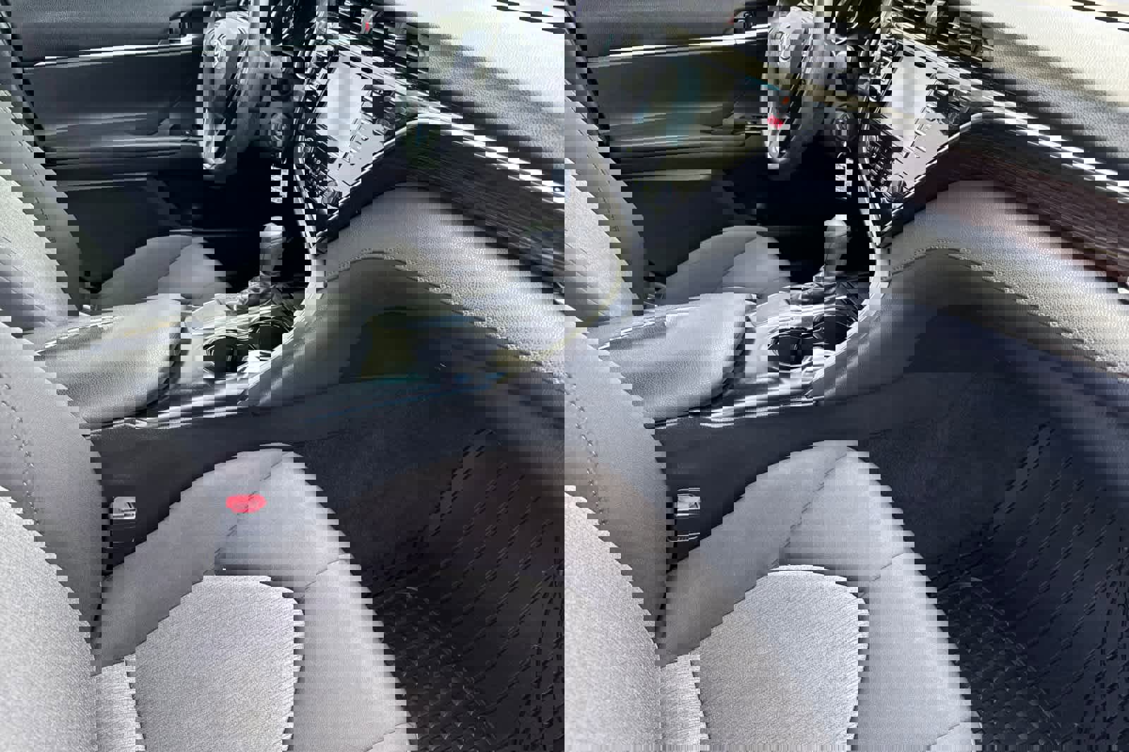 Used 2018 Toyota Camry LE image 15