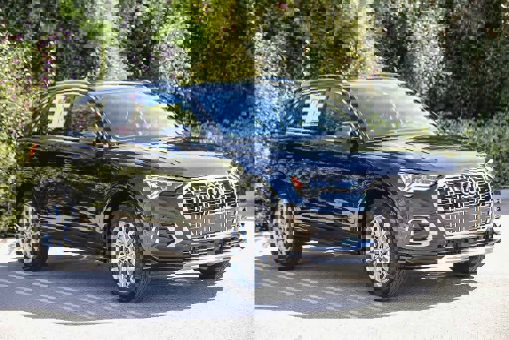 Used 2024 Audi Q3 2.0T Premium w/ Convenience Package image 3