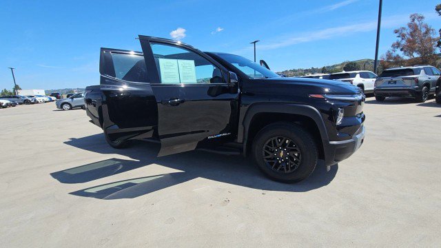 Used 2025 Chevrolet Silverado EV LT w/ LT Premium Package AWD/4WD image 2