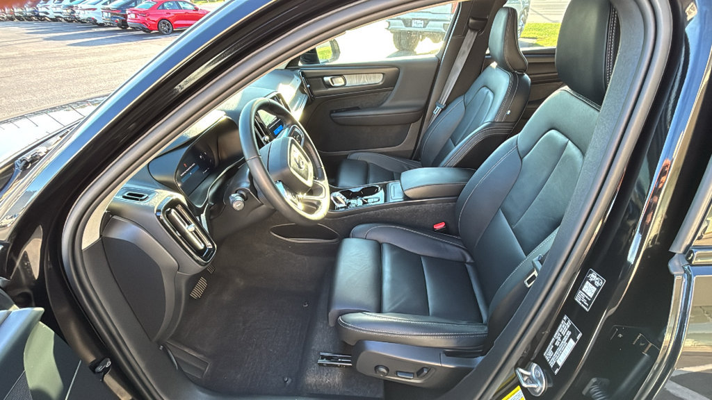 Certified 2026 Volvo XC40 B5 Plus AWD/4WD image 25