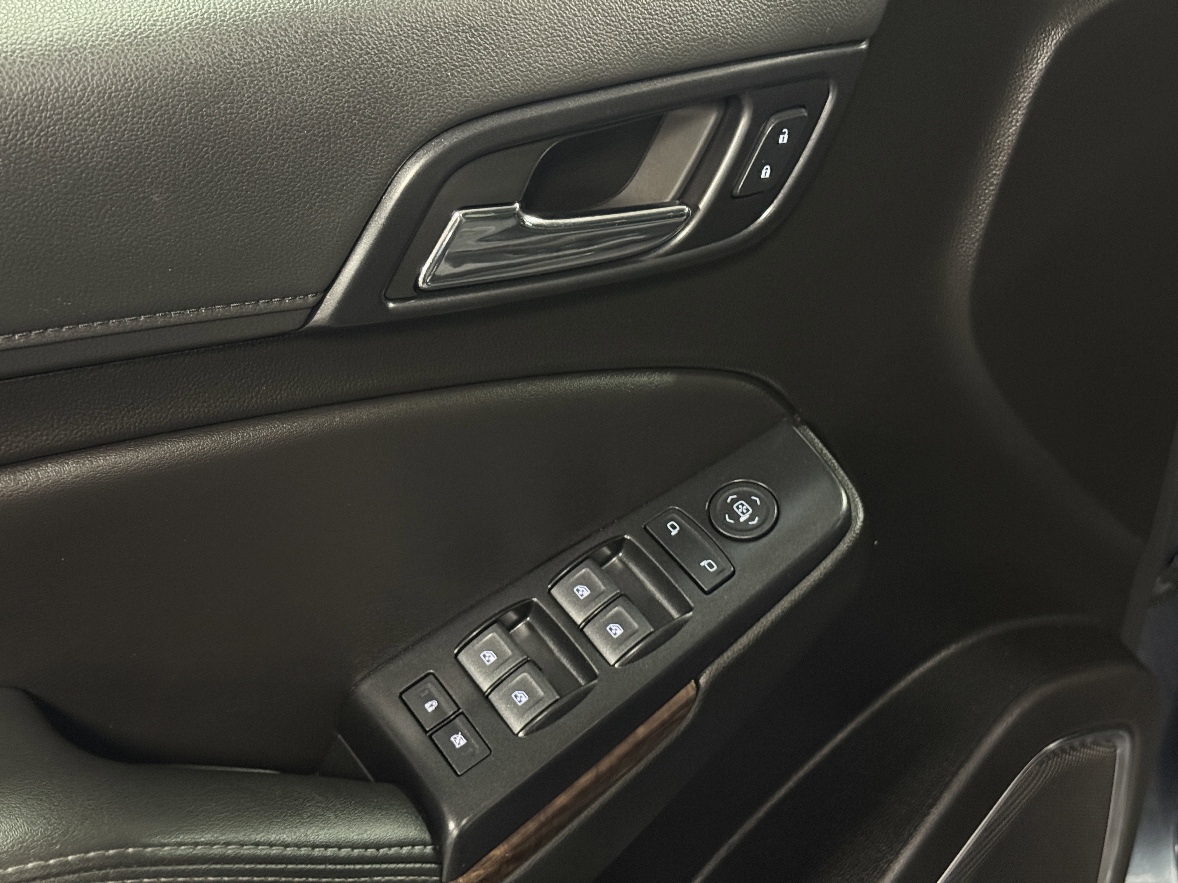 Used 2020 Chevrolet Suburban LS image 24