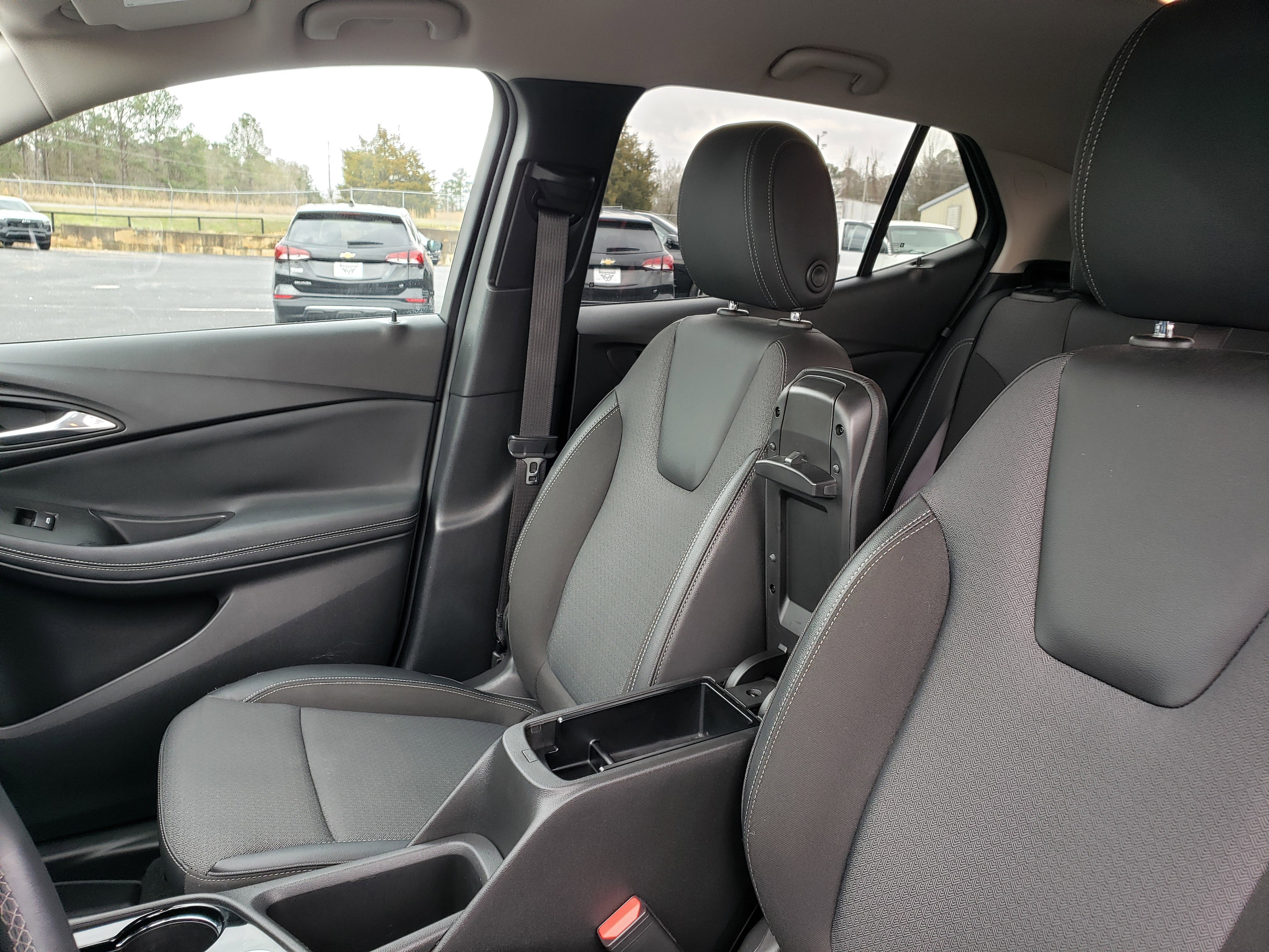 Used 2022 Buick Encore GX Select w/ Sport Touring Package image 28