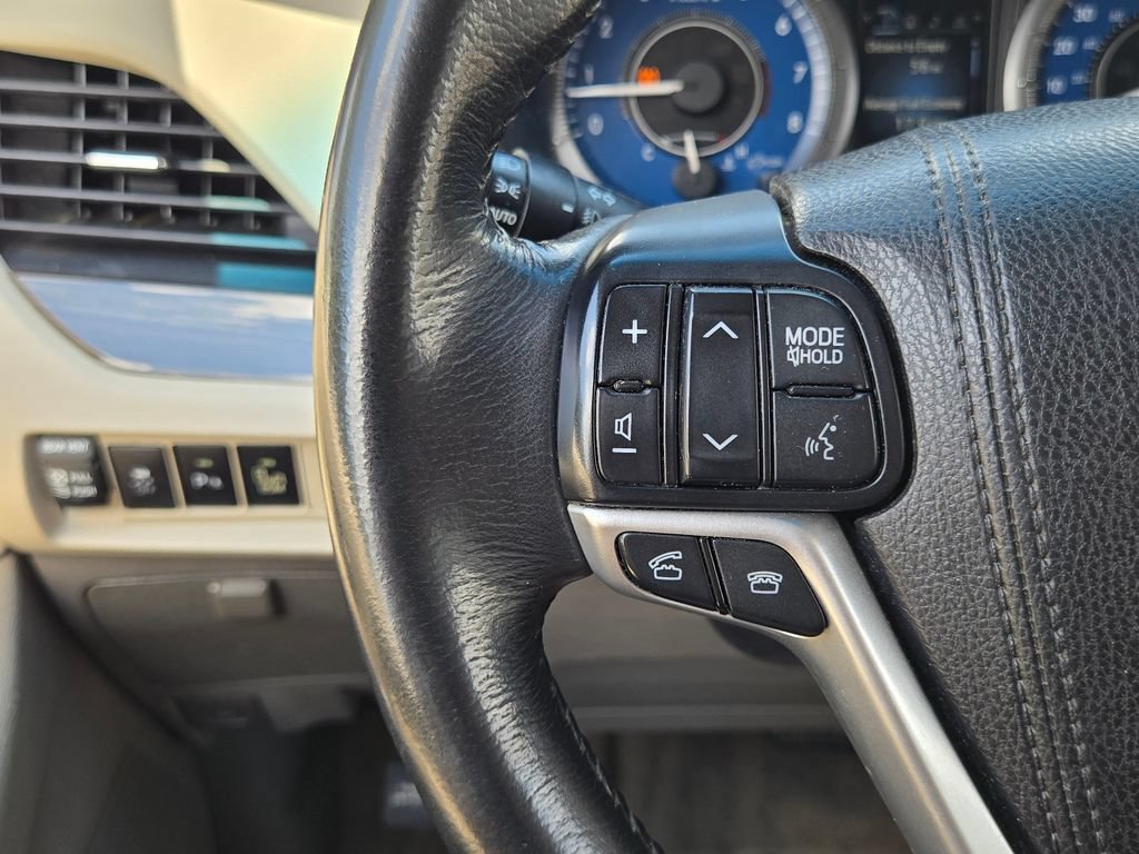Used 2015 Toyota Sienna XLE w/ XLE Navigation Package FWD image 26