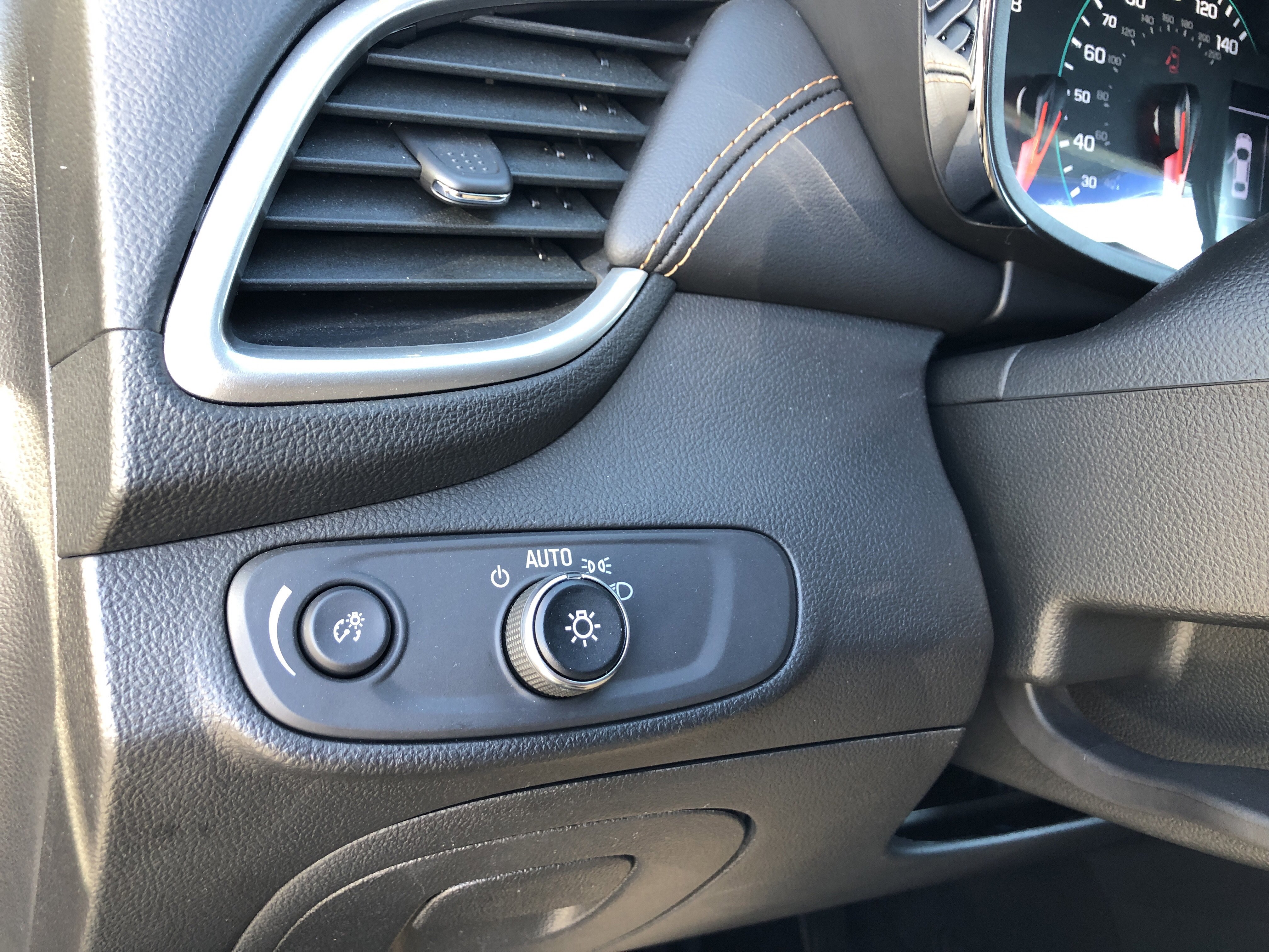 Used 2019 Chevrolet Trax LT w/ LT Convenience Package image 30