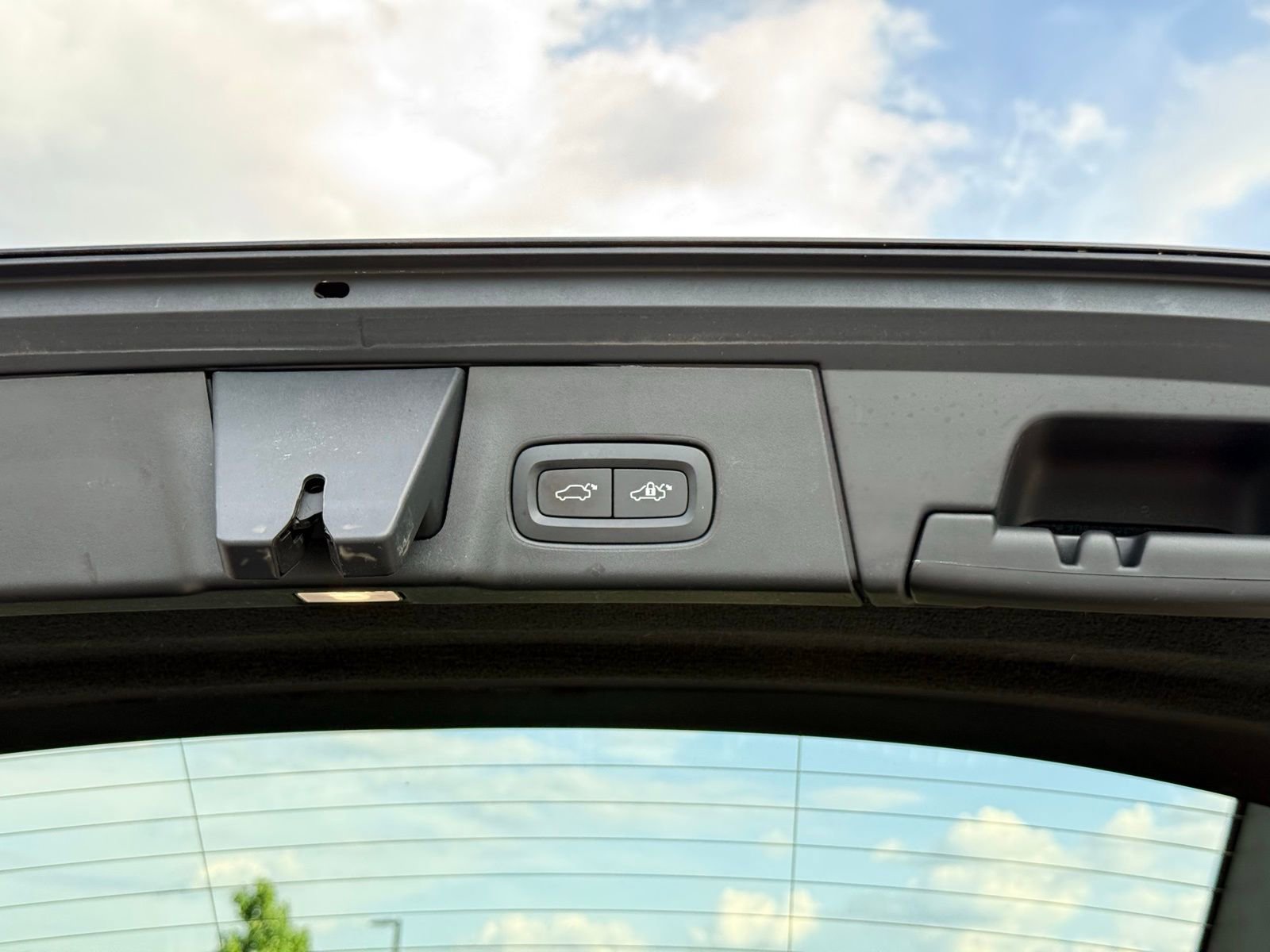 Used 2018 Volvo V90 T5 Cross Country w/ Convenience Package image 53