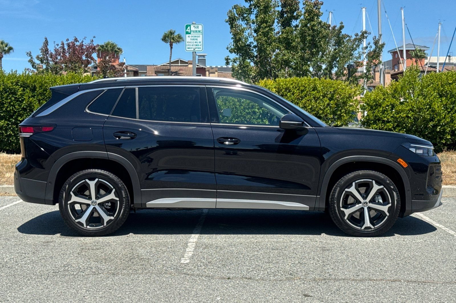 New 2026 Volkswagen Tiguan SE AWD/4WD image 3