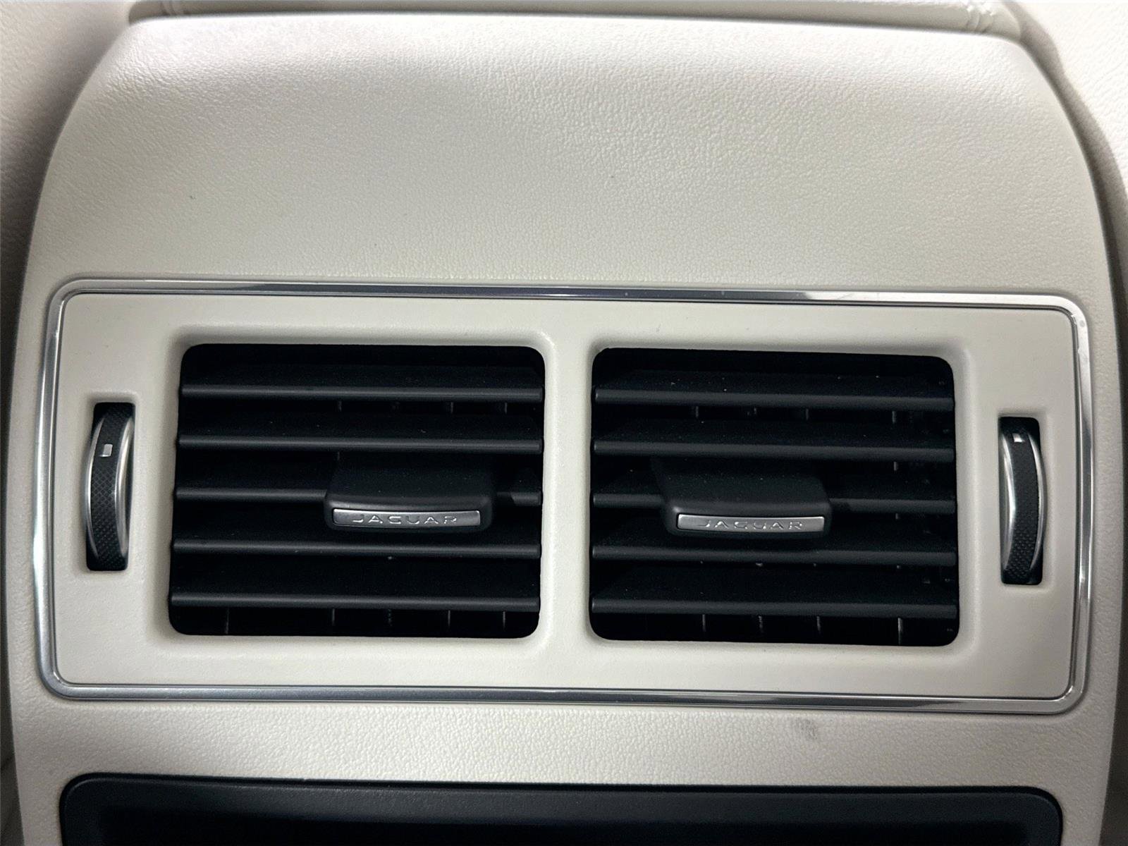 Used 2024 Jaguar XF R-Dynamic SE image 39