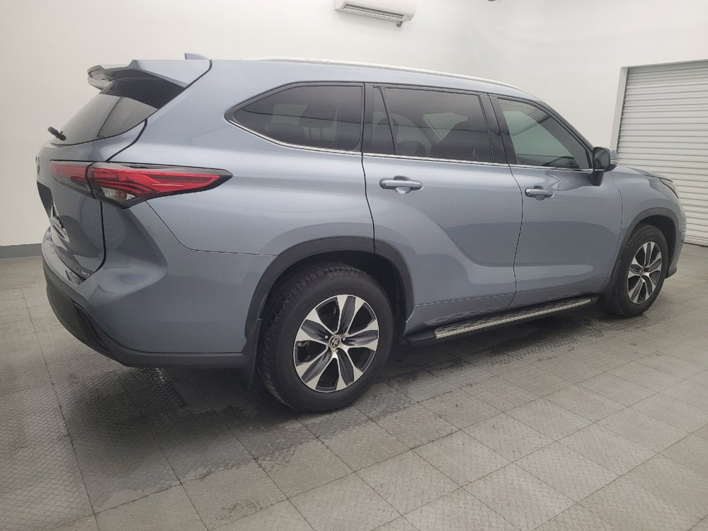 Used 2022 Toyota Highlander XLE image 10