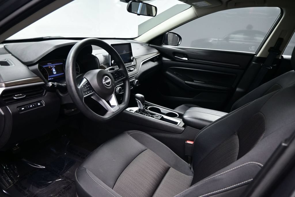 Used 2024 Nissan Altima 2.5 SV FWD image 8