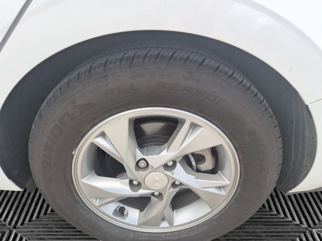 Used 2022 Hyundai Elantra SE FWD image 14