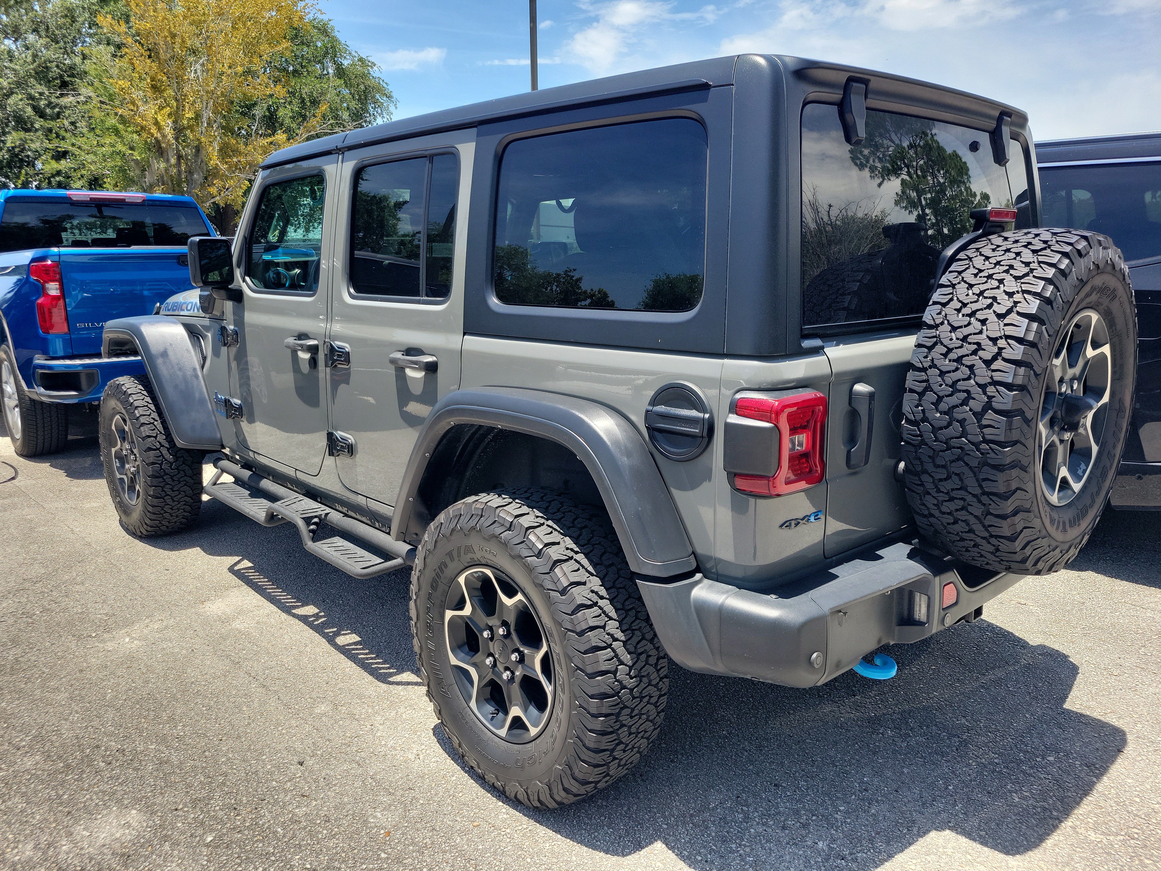 Used 2021 Jeep Wrangler Unlimited Rubicon 4xe w/ Steel Bumper Group AWD/4WD image 3