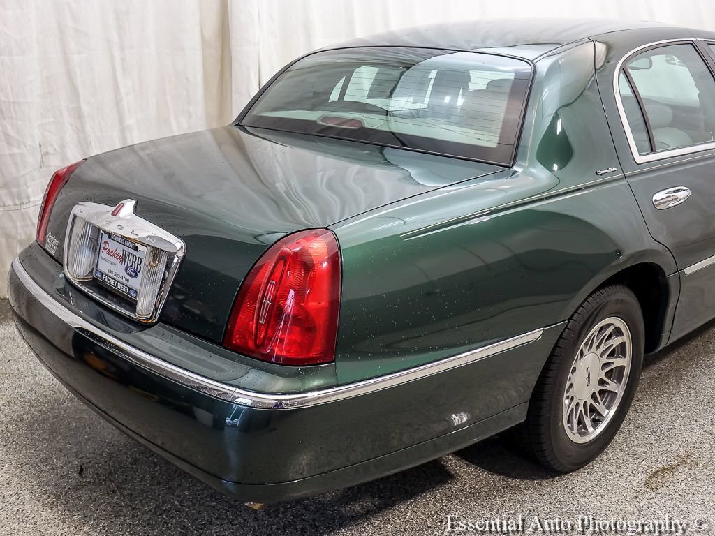 Used 1999 Lincoln Town Car Signature RWD image 7