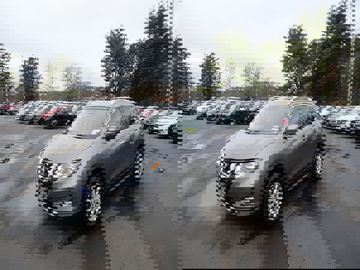 Used 2017 Nissan Rogue SV w/ SV Premium Package image 1