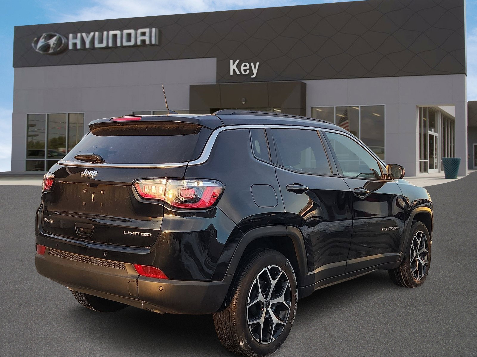 Used 2025 Jeep Compass Limited image 4